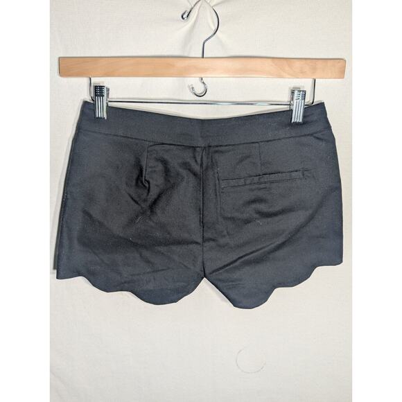 Francescas Womens Harper Black Scalloped Hem Shorts Sz Small Stretch Twill NWT - Picture 2 of 3